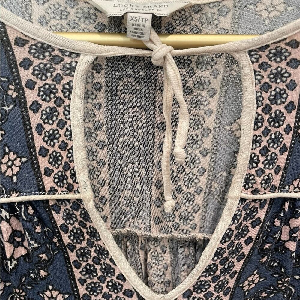 Lucky Brand Blue Pink Floral Peasant Top XS Keyhole Tie Front Boho Blouse - Picture 6 of 6